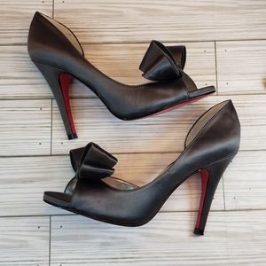 PARIS Hilton Senorita gray heels with box size 5½.